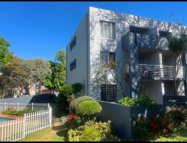 2 BEDROOM TOWNHOUSE FOR SALE IN SANDOWN